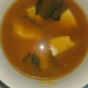 豆腐とわかめの味噌汁